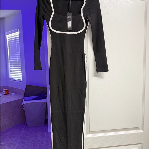 Fashion Nova Drea Snatched Maxi Dress Black White Ribbed NWT Size Small - Picture 3 of 4